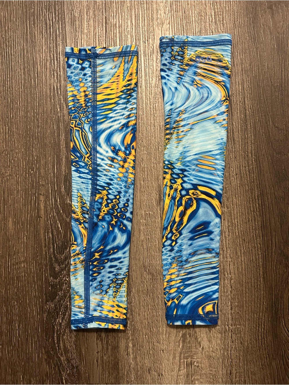 blue yellow water ripple arm sleeves sporty